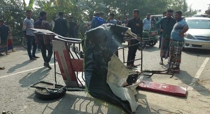 লক্ষ্মীপুরে ড্রাম ট্রাকের চাপায় প্রাণ গেল অটোরিকশার ২ দুজনের